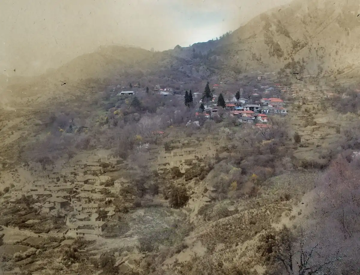 Laka / Laista: Reuniting Century-Old Image