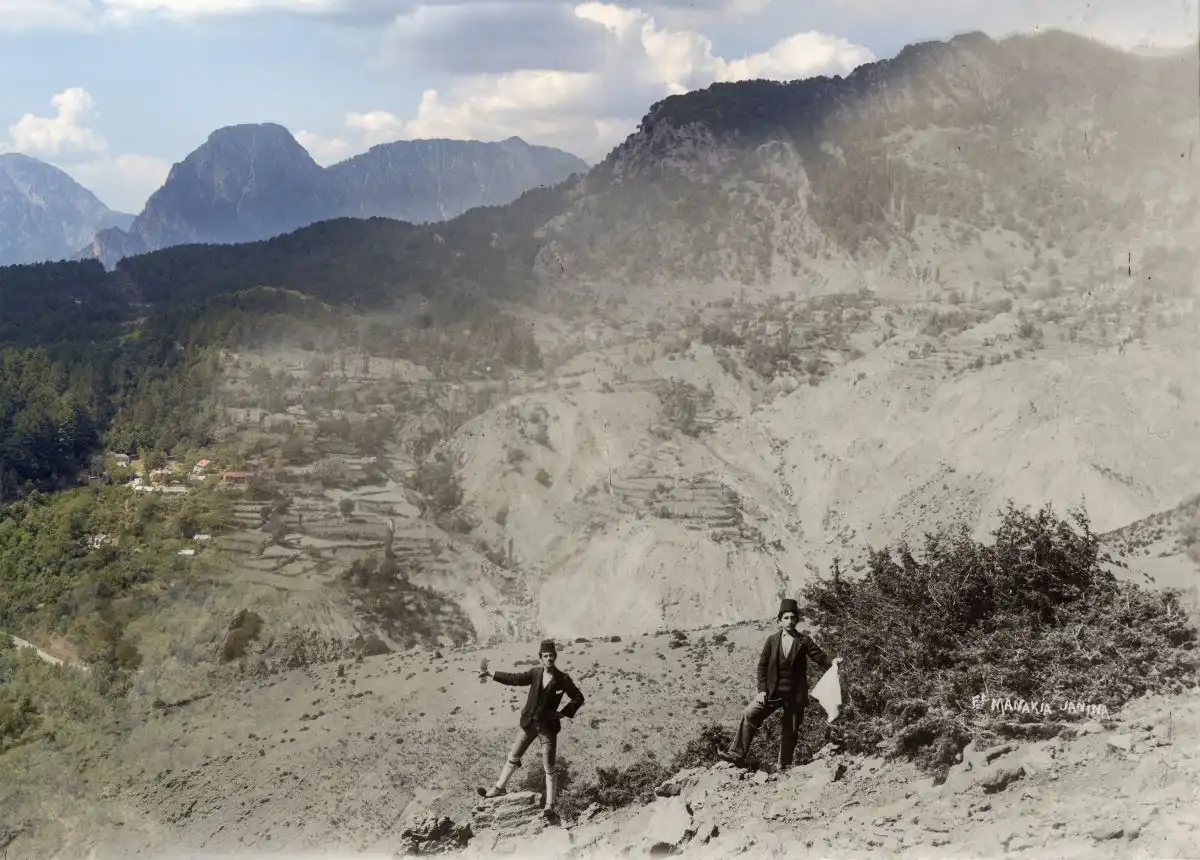 Pades / Pade: Mountains, Myths, and a Vanished Road