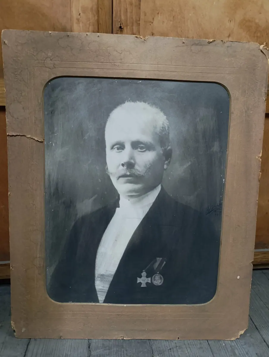 The portrait, as it was found.